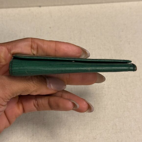 Louis Vuitton Epi 6 Key Holder - Picture 12 of 12